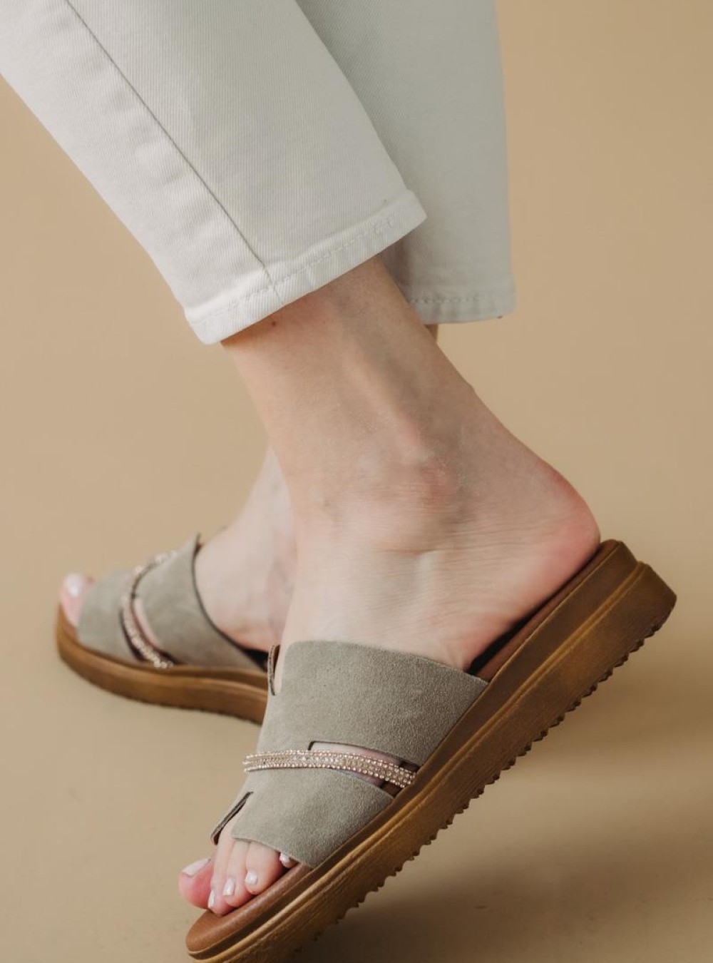 Suede flatform με φάσα με Η κόψιμο 330.1001441-C ΜΠΕΖ Suede flatform με φάσα με Η κόψιμο 330.1001441-C ΜΠΕΖ