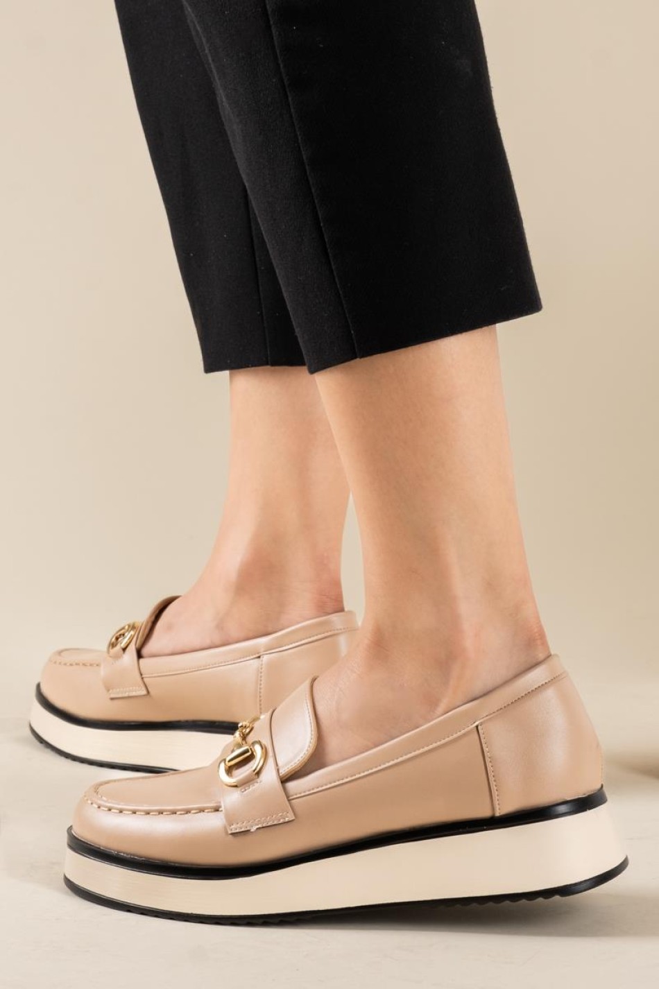 Casual loafers με διακοσμητική αλυσίδα 431.LL1522-L ΜΠΕΖ