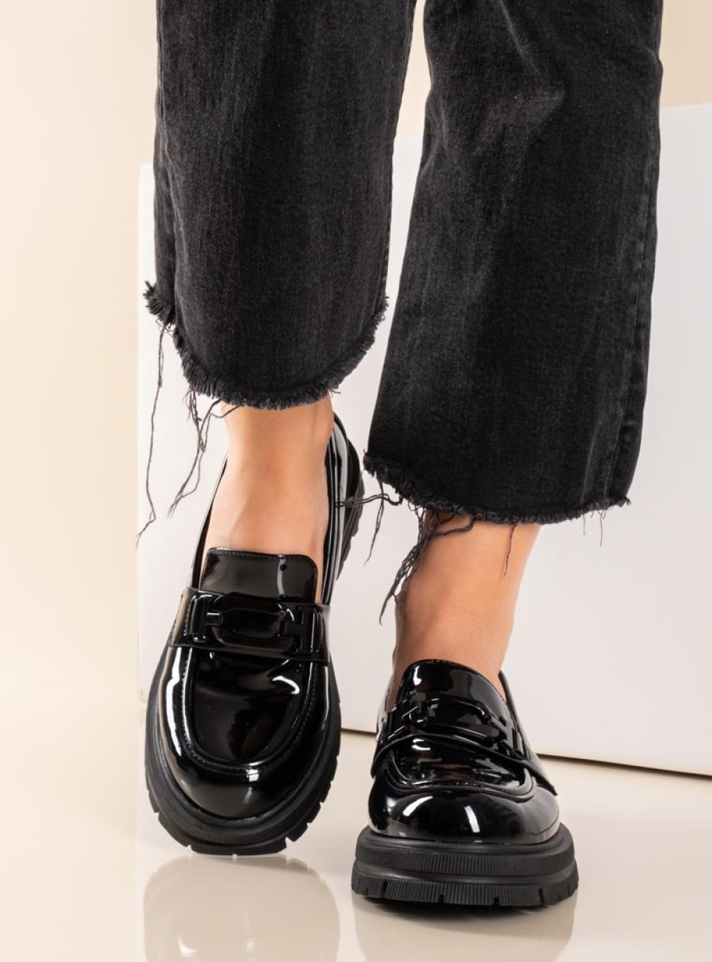 Loafers λουστρίνι με διακοσμητική αγκράφα 431.OM6641-LU ΜΑΥΡΟ Loafers λουστρίνι με διακοσμητική αγκράφα 431.OM6641-LU ΜΑΥΡΟ