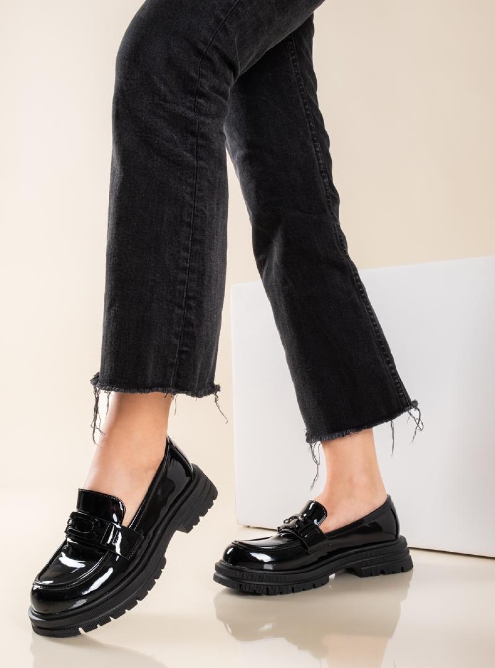 Loafers λουστρίνι με διακοσμητική αγκράφα 431.OM6641-LU ΜΑΥΡΟ Loafers λουστρίνι με διακοσμητική αγκράφα 431.OM6641-LU ΜΑΥΡΟ
