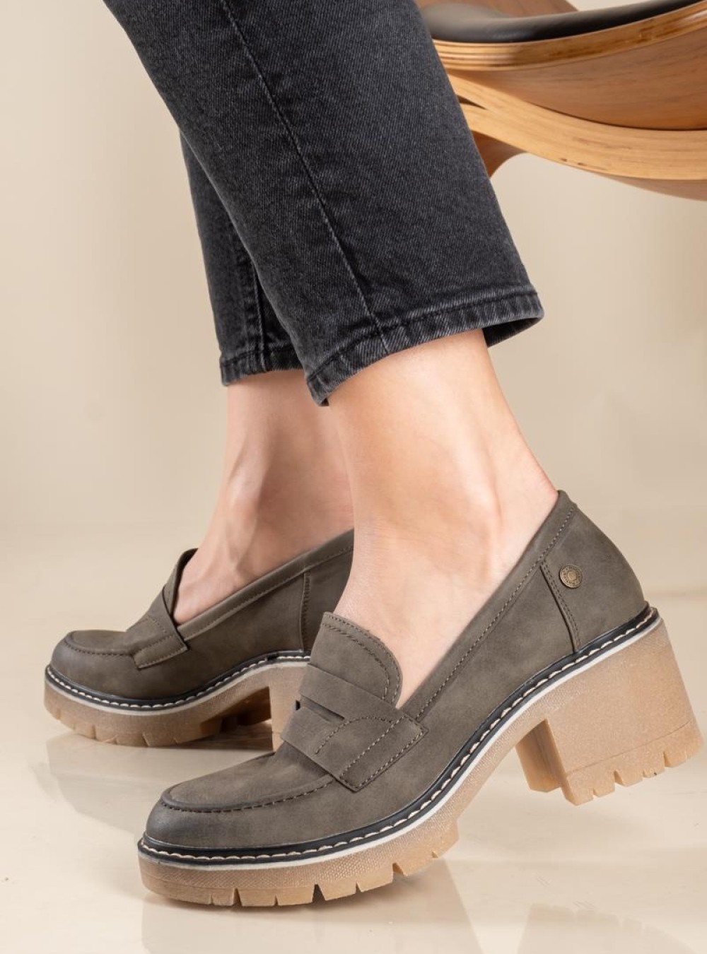 Refresh loafers με κρεπ τακούνι 395.172263-L ΛΑΔΙ Refresh loafers με κρεπ τακούνι 395.172263-L ΛΑΔΙ