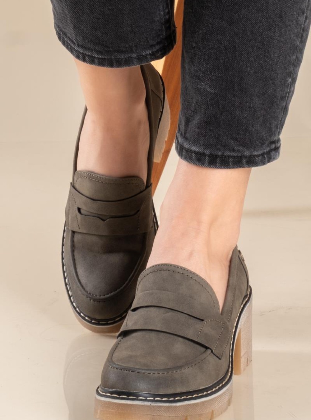 Refresh loafers με κρεπ τακούνι 395.172263-L ΛΑΔΙ Refresh loafers με κρεπ τακούνι 395.172263-L ΛΑΔΙ