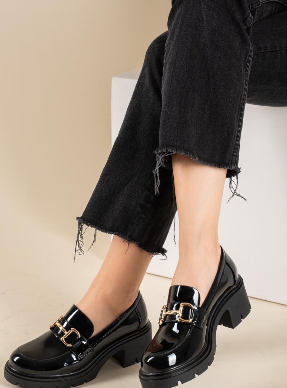 Chunky loafers λουστρίνι με χρυσή αγκράφα 425.Q8708-LU ΜΑΥΡΟ Chunky loafers λουστρίνι με χρυσή αγκράφα 425.Q8708-LU ΜΑΥΡΟ