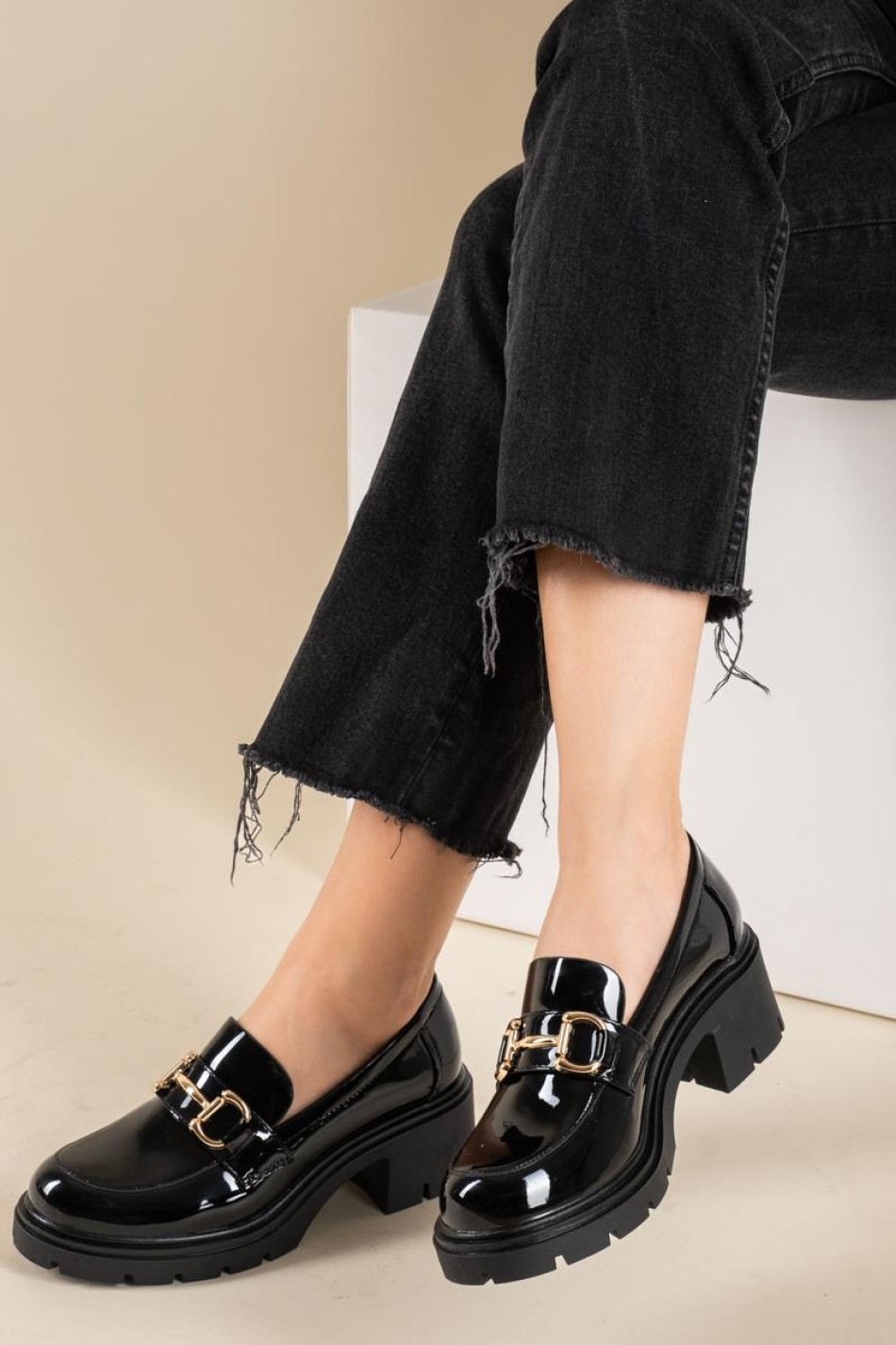Chunky loafers λουστρίνι με χρυσή αγκράφα 425.Q8708-LU ΜΑΥΡΟ Chunky loafers λουστρίνι με χρυσή αγκράφα 425.Q8708-LU ΜΑΥΡΟ