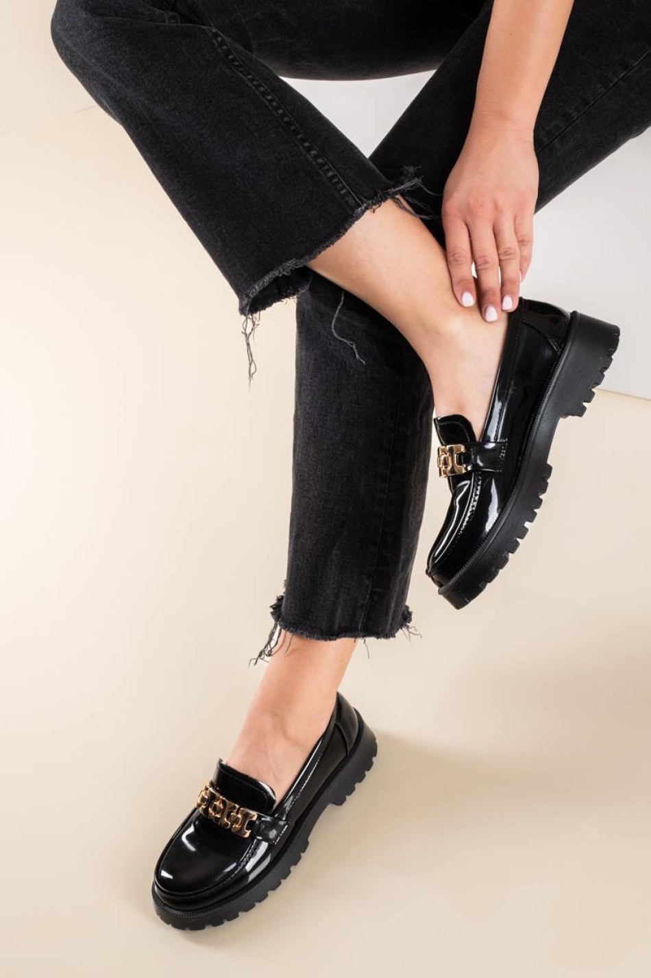 Λουστρίνι loafers με διακοσμητική αγκράφα 431.5520-15-LU ΜΑΥΡΟ