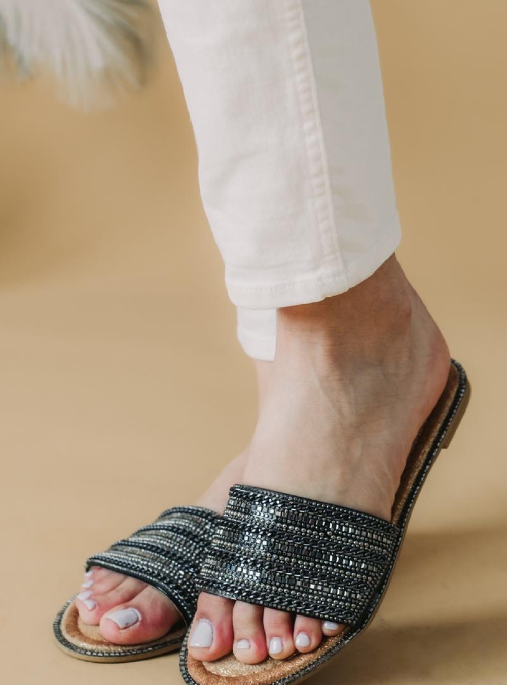 Flat σανδάλια με στρας στην φάσα 413.DR613-3-L ΜΑΥΡΟ Flat σανδάλια με στρας στην φάσα 413.DR613-3-L ΜΑΥΡΟ