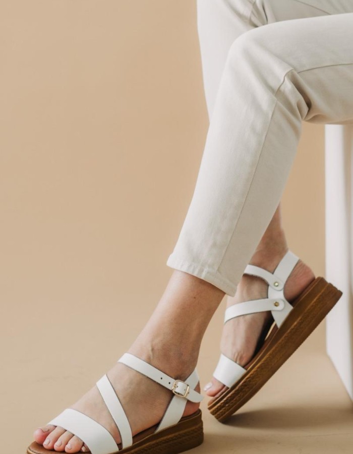 Flatforms με διαγώνιο λουράκι και μπαρέτα 330.1001623-L ΑΣΠΡΟ