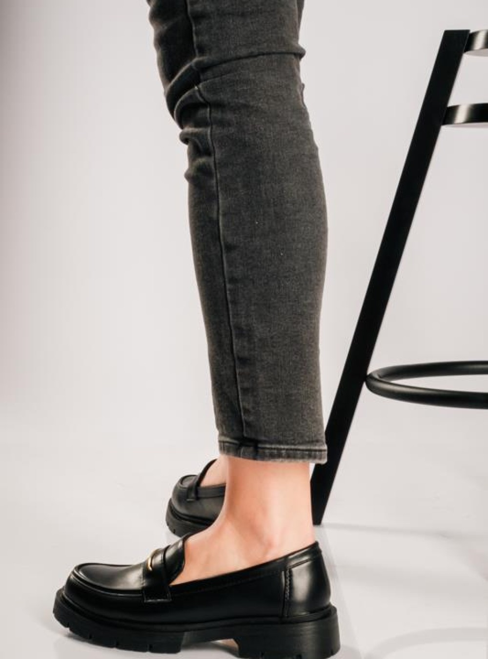 Chunky matte loafers με χρυσή λεπτομέρεια ΜΑΥΡΟ Chunky matte loafers με χρυσή λεπτομέρεια ΜΑΥΡΟ