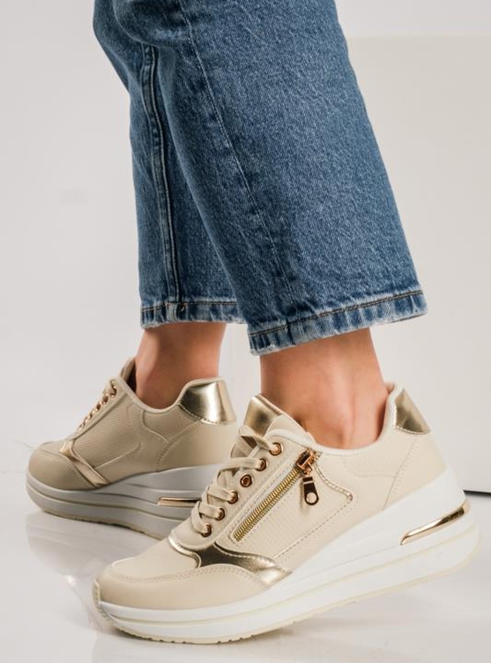 Sneakers με πλατφόρμα σε συνδυασμούς χρωμάτων ΜΠΕΖ Sneakers με πλατφόρμα σε συνδυασμούς χρωμάτων ΜΠΕΖ