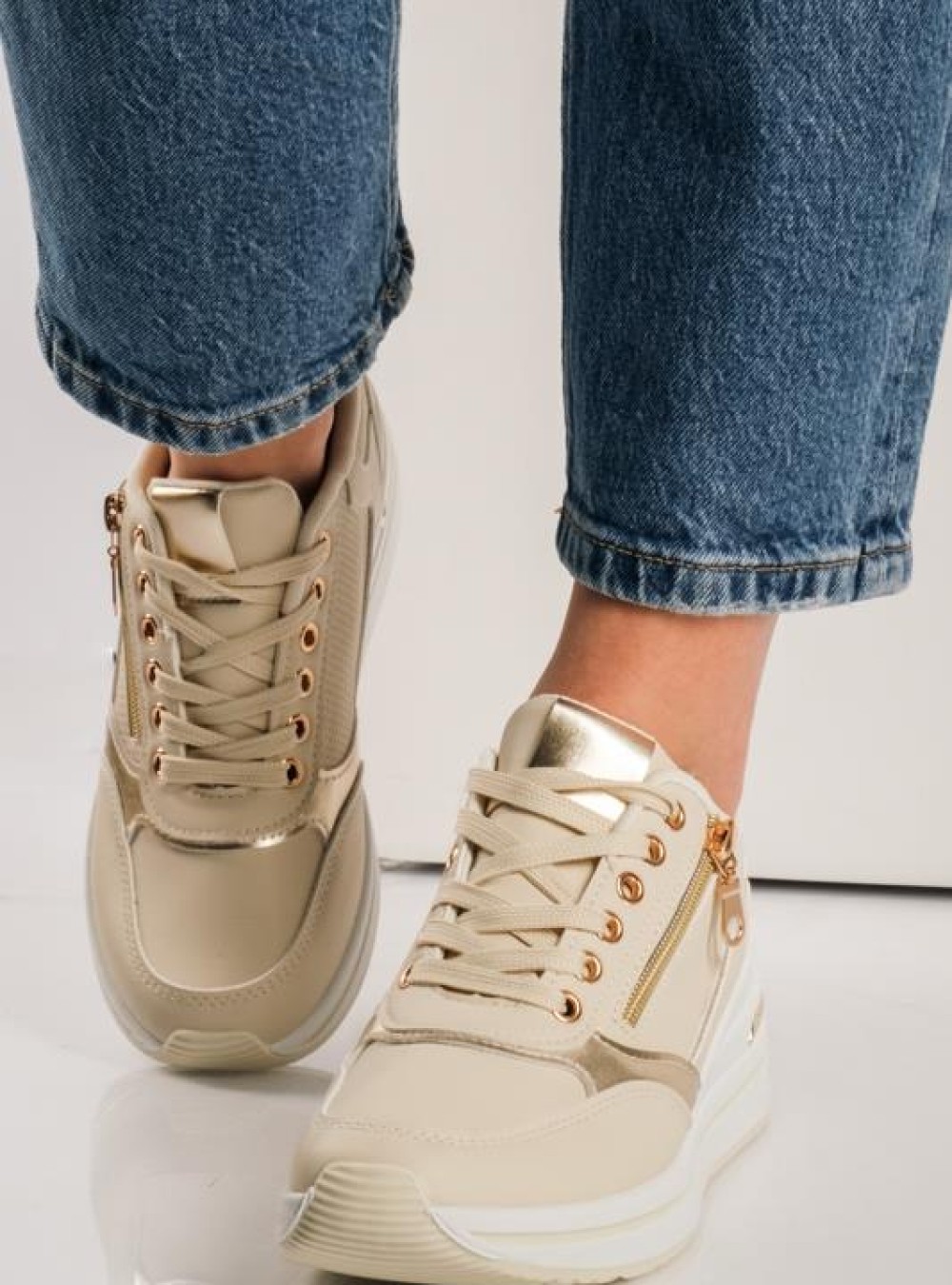 Sneakers με πλατφόρμα σε συνδυασμούς χρωμάτων ΜΠΕΖ Sneakers με πλατφόρμα σε συνδυασμούς χρωμάτων ΜΠΕΖ