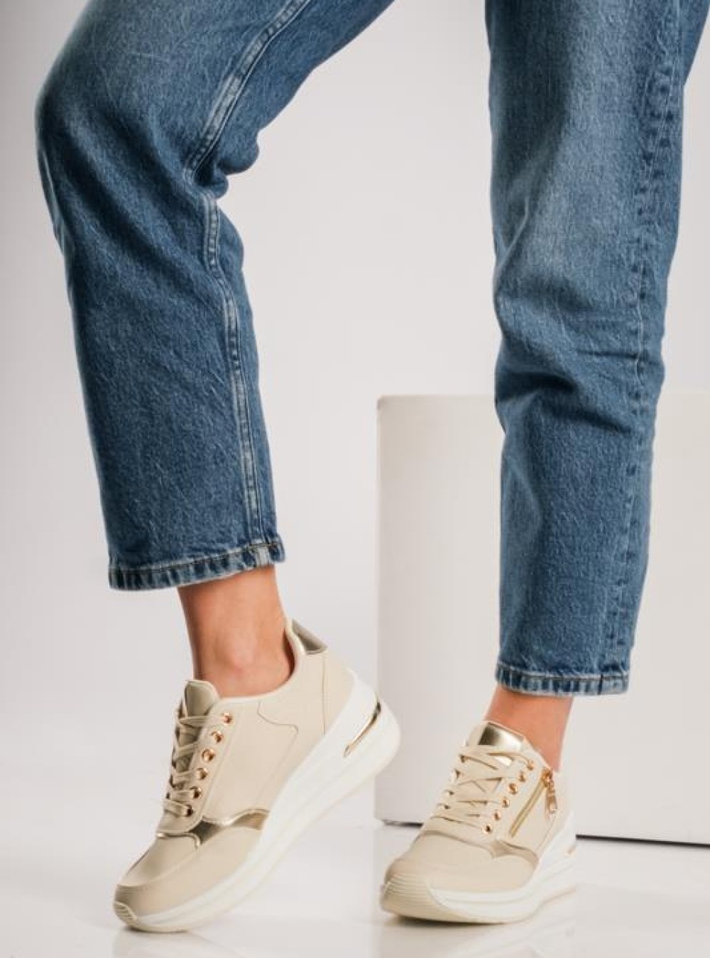 Sneakers με πλατφόρμα σε συνδυασμούς χρωμάτων ΜΠΕΖ Sneakers με πλατφόρμα σε συνδυασμούς χρωμάτων ΜΠΕΖ