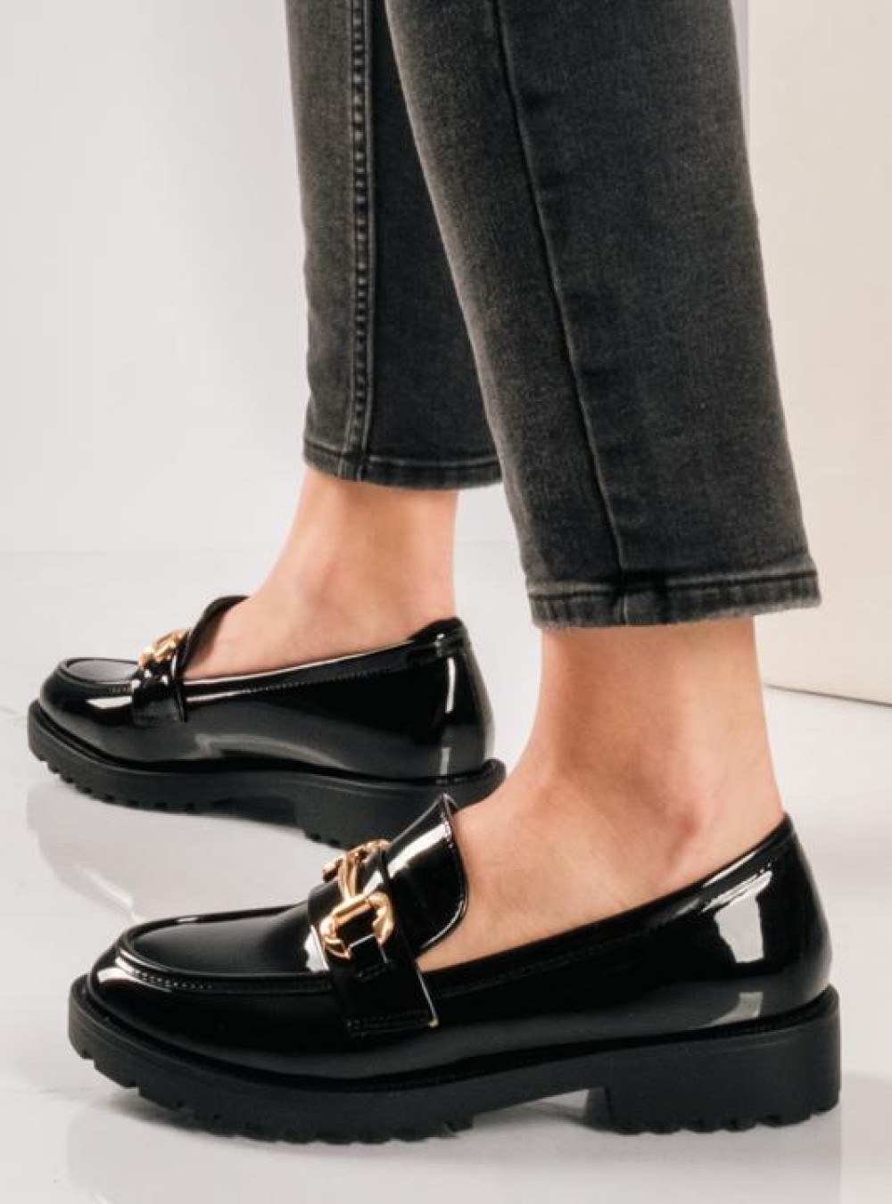 Λουστρίνι loafer με χρυσό διακοσμητικό ΜΑΥΡΟ Λουστρίνι loafer με χρυσό διακοσμητικό ΜΑΥΡΟ