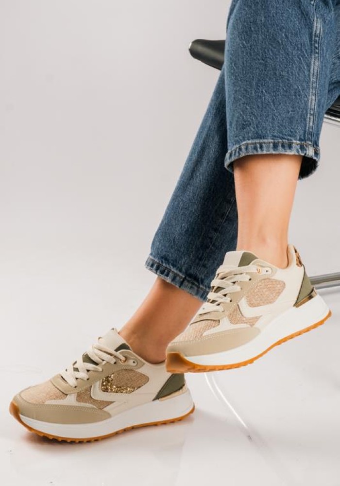 Sneakers σε συνδυασμούς χρωμάτων ΜΠΕΖ