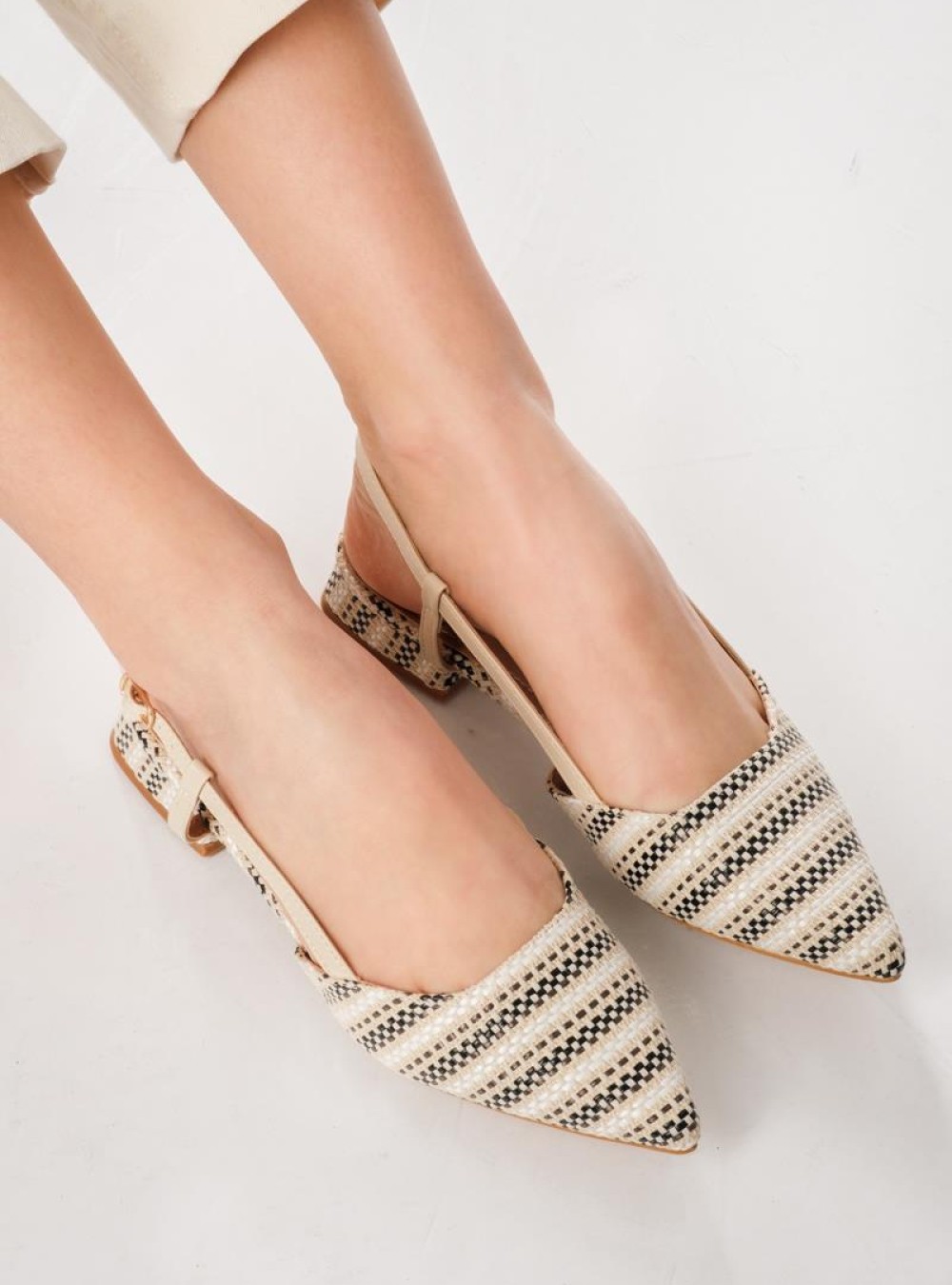 Slingback μυτερές μπαλαρίνες ΑΣΠΡΟ Slingback μυτερές μπαλαρίνες ΑΣΠΡΟ