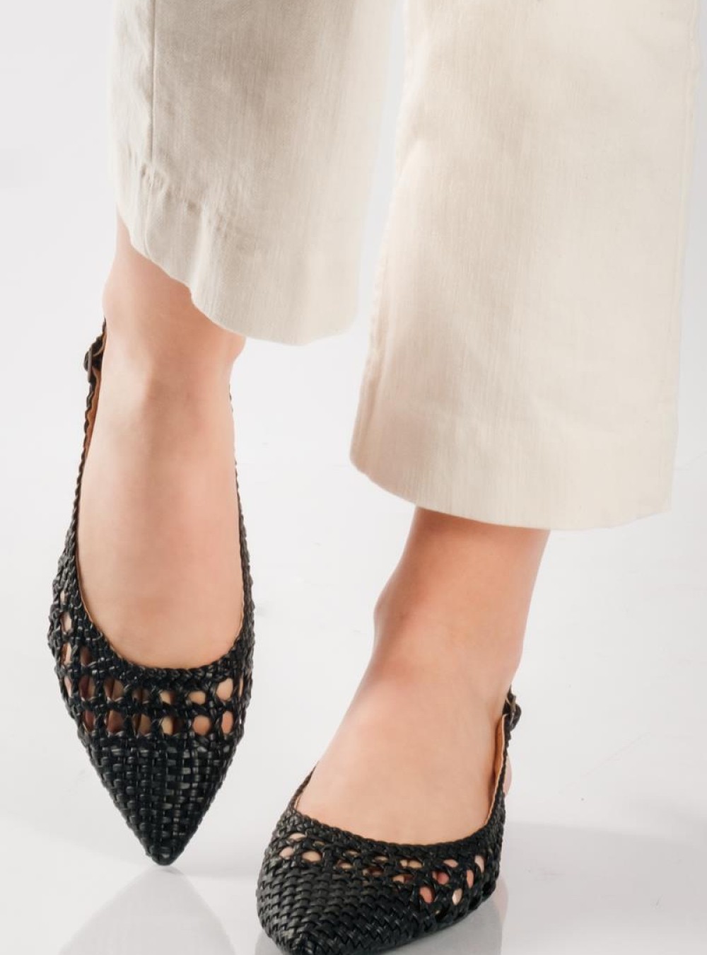 Slingback μπαλαρίνες με διάτρητο σχέδιο ΜΑΥΡΟ Slingback μπαλαρίνες με διάτρητο σχέδιο ΜΑΥΡΟ