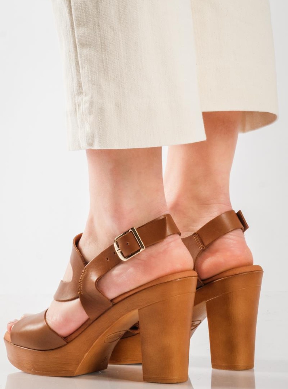 RAGAZZA δερμάτινα πέδιλα με ιδιαίτερο κόψιμο ΤΑΜΠΑ RAGAZZA δερμάτινα πέδιλα με ιδιαίτερο κόψιμο ΤΑΜΠΑ