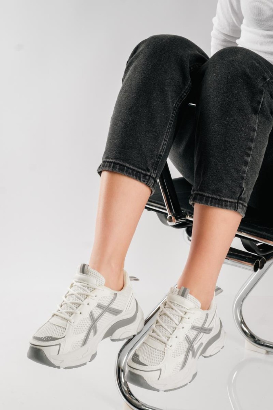 Running sneakers σε συνδυσμό υλικών ΑΣΗΜΙ Running sneakers σε συνδυσμό υλικών ΑΣΗΜΙ